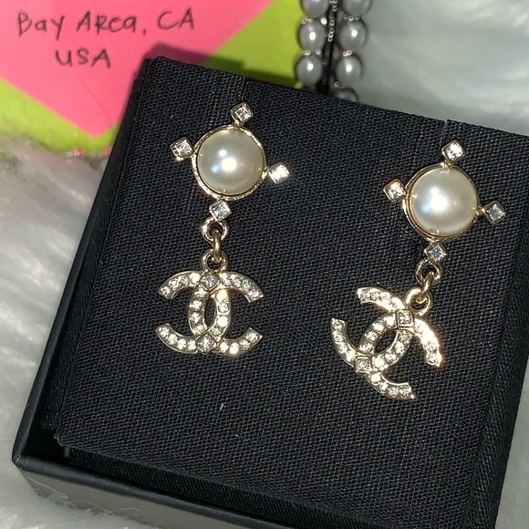āāSOLDāā21A dangling CC with crystals and pearl - Picture 1 of 7